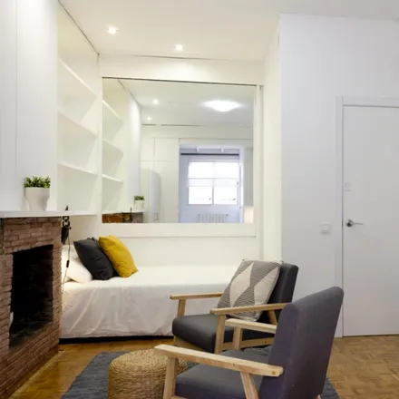 Rent this 5 bed room on Carrer Gran de Gràcia in 239, 08012 Barcelona