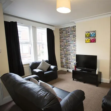 Rent this 4 bed townhouse on Back Mayville Place in Leeds, LS6 1NE