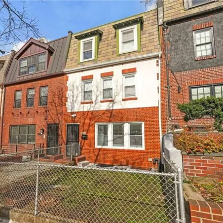 Image 1 - 21-64 28th Street, New York, NY 11105, USA - House for sale