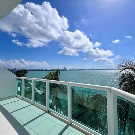Image 3 - 2000 Bay Drive, Isle of Normandy, Miami Beach, FL 33141, USA - Condo for rent
