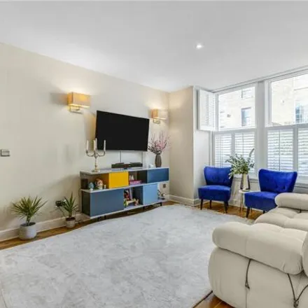 Buy this 4 bed house on 369 New King's Road in London, SW6 4RJ
