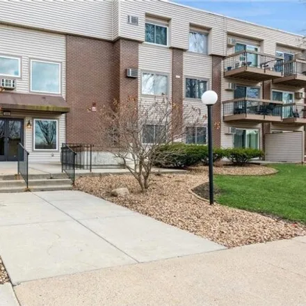 Buy this 1 bed condo on 2816 Hillsboro Avenue North in New Hope, MN 55427