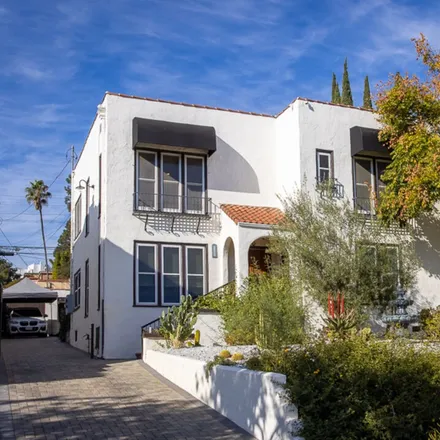 Buy this studio townhouse on 1921 North Mariposa Avenue in Los Angeles, CA 90027