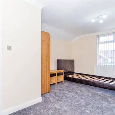Rent this studio apartment on Ragstone Road in Slough, SL1 2PP