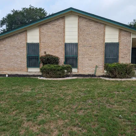 Rent this 3 bed house on 1511 Searcy Dr.