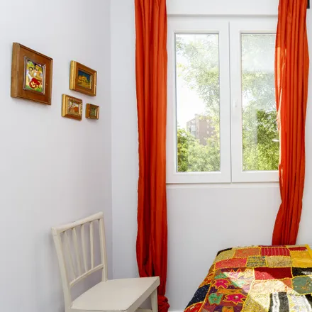 Rent this 2 bed room on Madrid in Calle de Mariblanca, 16