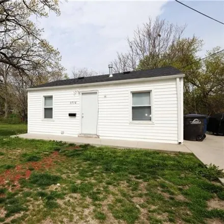 Buy this 2 bed house on 3714 Dubuque Avenue in Des Moines, IA 50317