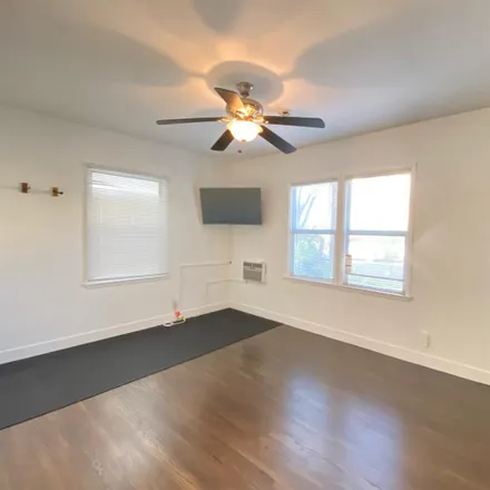 Rent this 1 bed room on 625 North Rexford Drive in Beverly Hills, CA 90210