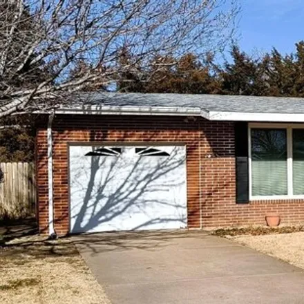 Image 2 - 229 East 19th Street, Larned, KS 67550, USA - House for sale