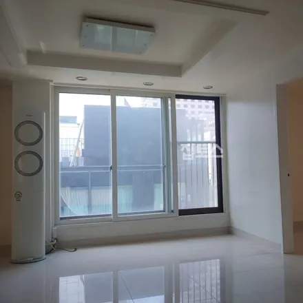 Rent this 3 bed apartment on 서울특별시 강남구 역삼동 812-3