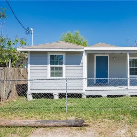 Buy this 3 bed house on 545 Dakota Street in Robstown, TX 78380