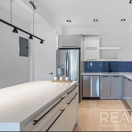 Image 4 - 1750 Dean Street, New York, NY 11213, USA - House for rent