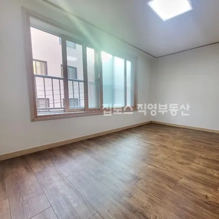 Rent this 2 bed apartment on 서울특별시 송파구 잠실동 226-12
