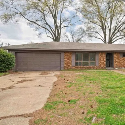 Buy this 3 bed house on 868 Whitehaven Lane in Memphis, TN 38116
