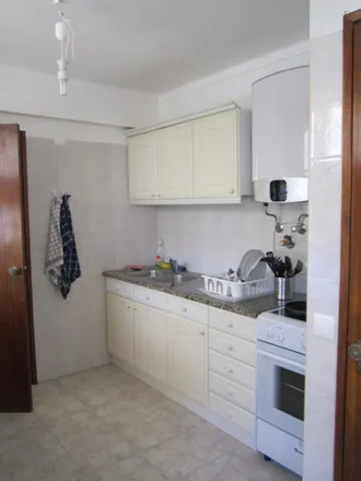 Image 8 - Minipreço, Rua da Bela Vista 55A-B, 2800-691 Almada, Portugal - Room for rent
