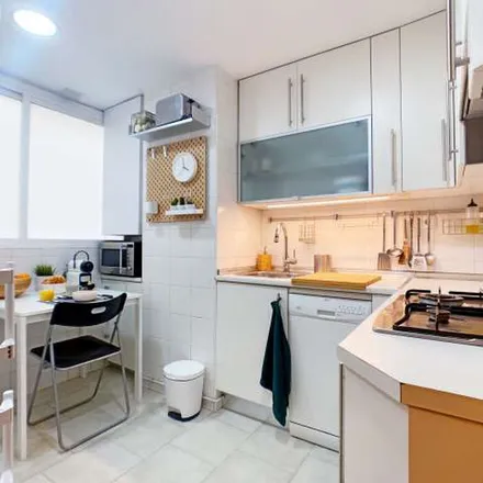 Rent this 4 bed apartment on Madrid in Paseo Imperial, 57