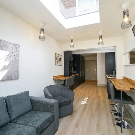 Rent this 1 bed apartment on 172 Oxford Road in Reading, RG1 7PL