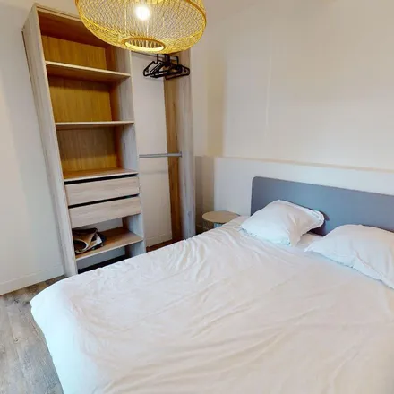 Rent this 5 bed apartment on 17 Avenue Paul Santy in 69008 Lyon, France