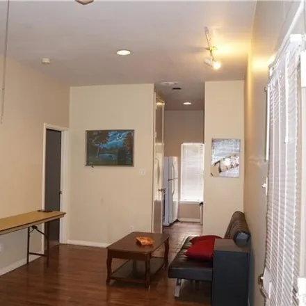 Image 5 - 712 Graham Place, Austin, TX 78705, USA - Condo for sale