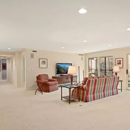 Image 4 - 7281 Lewis Ridge Parkway, Edina, MN 55439, USA - Condo for sale