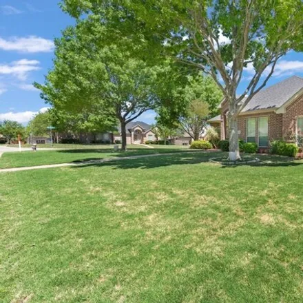 Image 2 - 1509 Twin Oaks Court, Cleburne, TX 76033, USA - House for sale