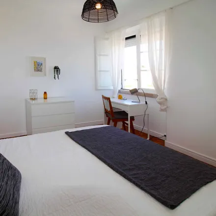 Rent this 6 bed room on Rua Leite de Vasconcelos 77 in 1170-379 Lisbon, Portugal