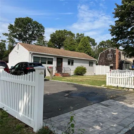 Buy this 3 bed house on 1584 North Thompson Drive in Islip, Baywood