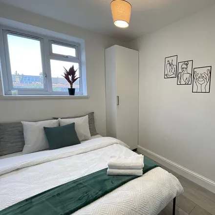 Rent this 3 bed apartment on London in SW4 7JR, United Kingdom
