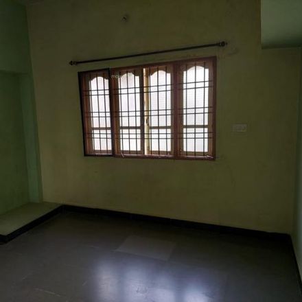 Rent this 2 bed house on Rashtriya Military School in Elphinstone Road, Camp