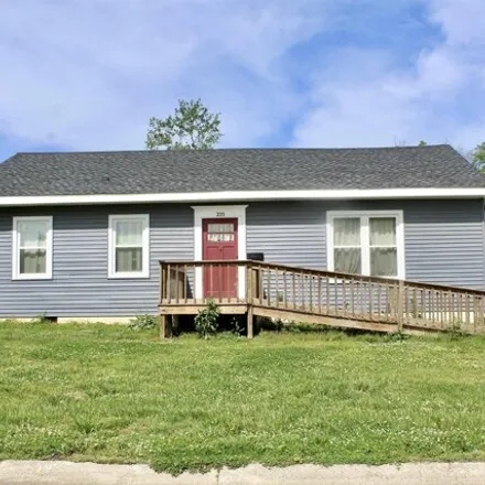Buy this 3 bed house on 299 North 2nd Street in Mayfield, KY 42066