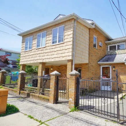 Buy this 4 bed house on 200 Wellbrook Avenue in New York, NY 10314