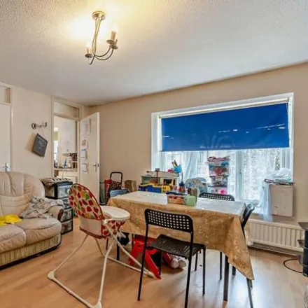 Image 5 - Lynn Road, Seven Kings, London, IG2 7DX, United Kingdom - Apartment for sale