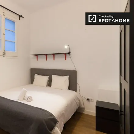 Rent this 8 bed room on Centro Médico Psicológico Calvet in Travessera de Gràcia, 48