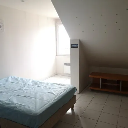 Rent this 2 bed apartment on 2 Rue du Docteur Verdié in 91290 Arpajon, France