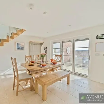 Image 5 - Aunt Vi's Tea and Cake, Esplanade, Weymouth, DT4 7SL, United Kingdom - Townhouse for sale