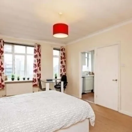 Rent this 1 bed apartment on Euston Circus in London, NW1 3AA