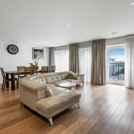 Image 2 - Griffin House, Beaufort Square, London, NW9 5SW, United Kingdom - Apartment for sale