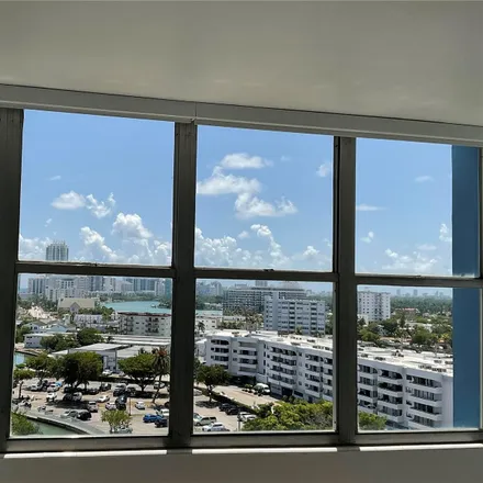 Image 1 - 7441 Wayne Avenue, Atlantic Heights, Miami Beach, FL 33141, USA - Condo for rent