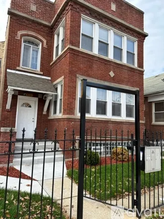 Rent this 3 bed apartment on 1418 North Central Avenue