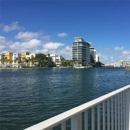 Image 8 - 5880 Collins Avenue, Miami Beach, FL 33140, USA - Condo for rent