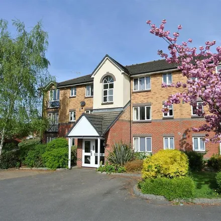 Rent this 2 bed apartment on Parry Drive in Elmbridge, KT13 0UU