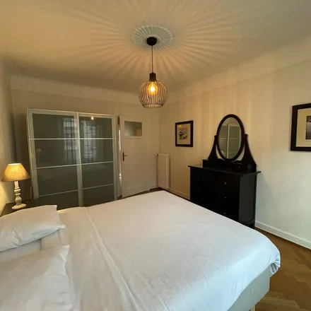 Rent this 3 bed apartment on Rue du Simplon 19 in 1006 Lausanne, Switzerland