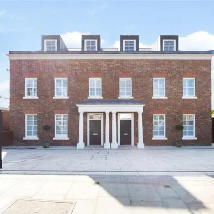Rent this 5 bed duplex on 57 Kings Road in London, TW10 6EG