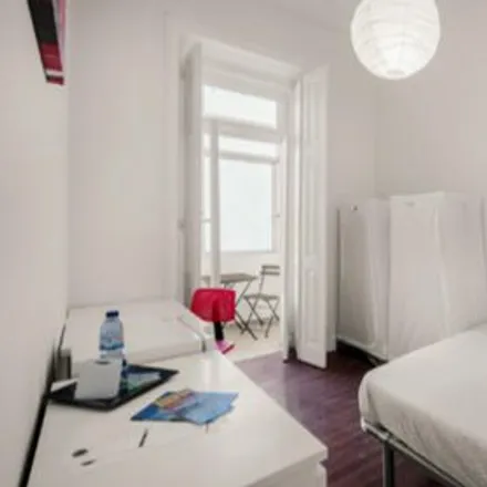 Rent this 5 bed room on Rua António Pereira Carrilho