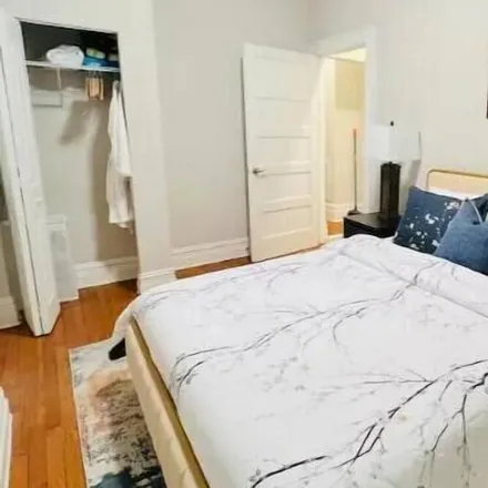 Rent this 2 bed apartment on Richmond