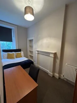 Image 2 - 5 Caledonian Place, City of Edinburgh, EH11 2AJ, United Kingdom - Apartment for rent