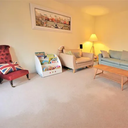 Image 2 - Brudenell Close, Amersham, HP6 6FH, United Kingdom - Townhouse for rent