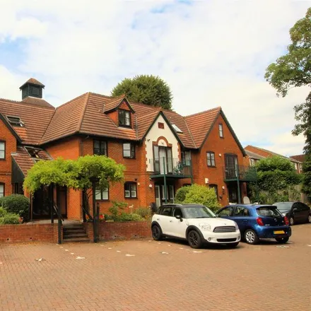 Rent this 2 bed apartment on Ruxley Court in West Hill Road, Woking