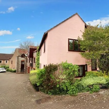 Buy this 2 bed apartment on unnamed road in Thornbury, BS35 1FW