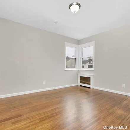 Image 5 - 63-15 Beach Channel Drive, New York, NY 11692, USA - House for rent
